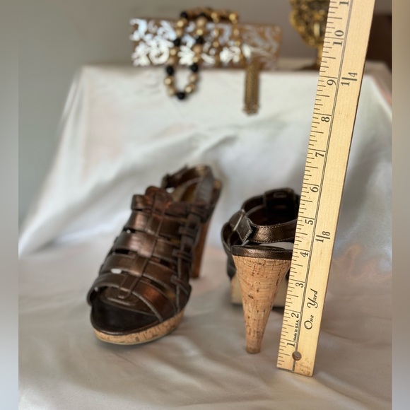 Rampage: Metallic Bronze Heel - Picture 3 of 6